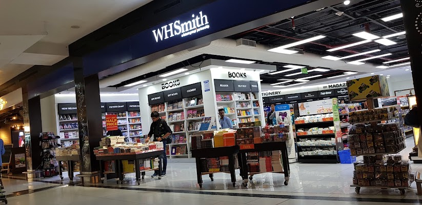 wh-smith-store-delhi-airport